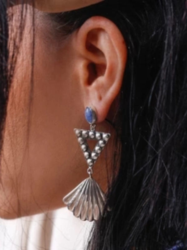 Fibulas Shells Earrings Yelli Jewels