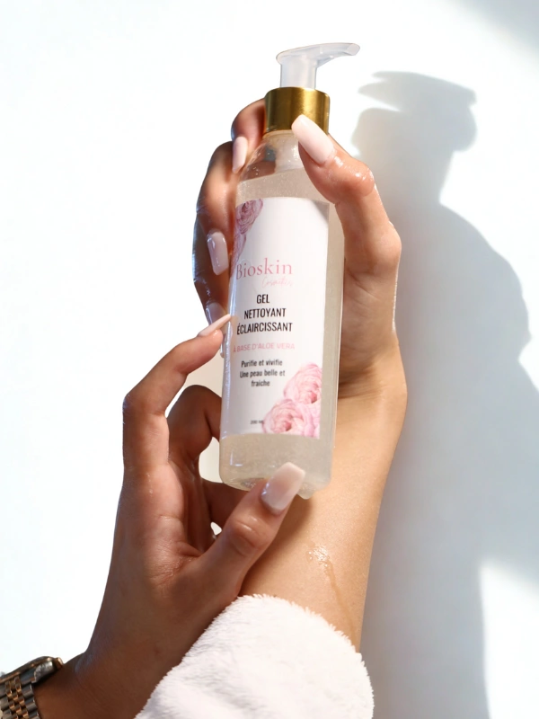 Gel-nettoyant-eclaircissant-a-laloe-vera-et-verveine_bioskin-cosmetics