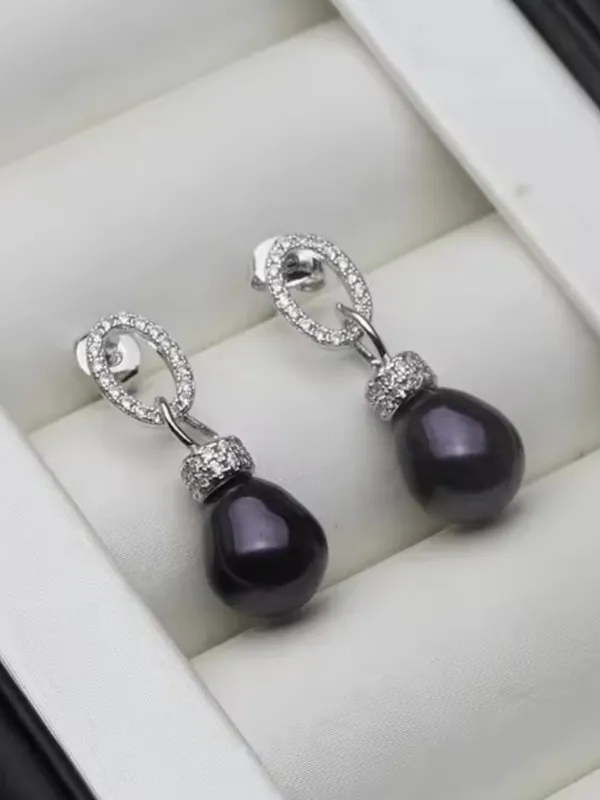 Orion-perle-noir-avec-reflets-irise-Noualis