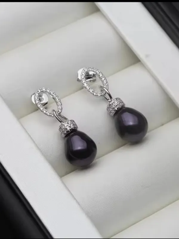 Orion-perle-noir-avec-reflets-irise-Noualis