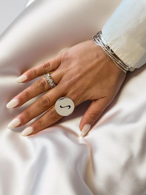 Bague personnalisée Lettre arabe RK Création