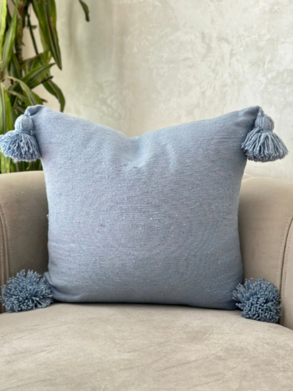 Housse coussin artisanale à pompons Bleu ciel Ajbir