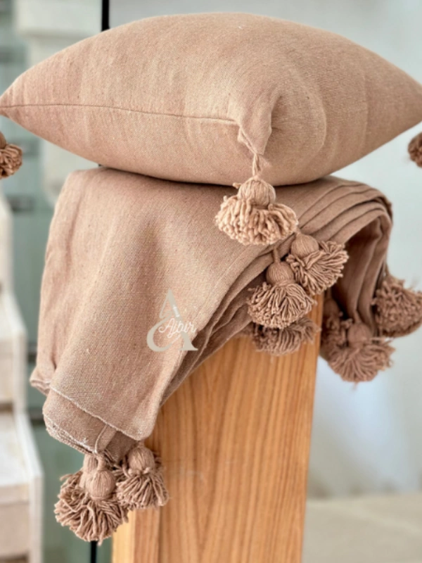 Housse de Coussin artisanale à pompons Beige Ajbir