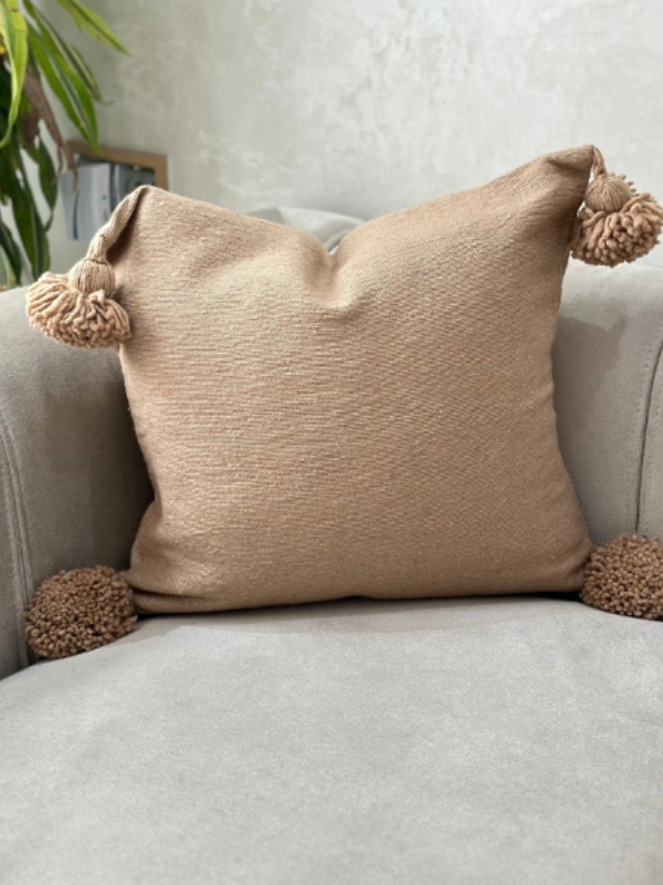 Housse de Coussin artisanale à pompons Beige Ajbir