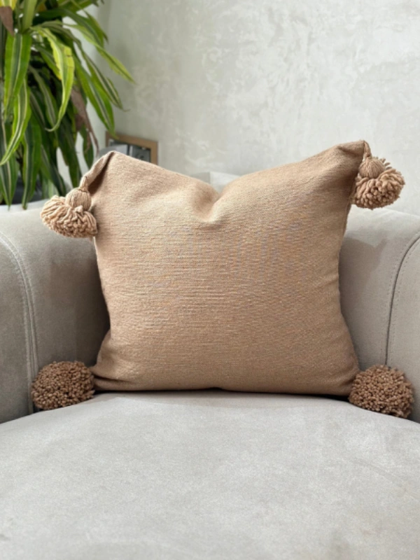 Housse de Coussin artisanale à pompons Beige Ajbir