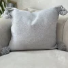 Housse de Coussin artisanale à pompons Gris clair Ajbir