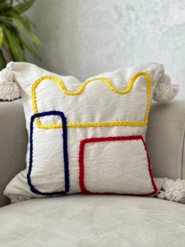 Housse de coussin artisanale à pompons Tafoukt rouge