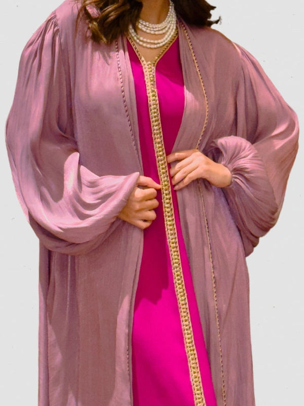 Robe Caftan Rose avec Détails Dorés Yassandyass