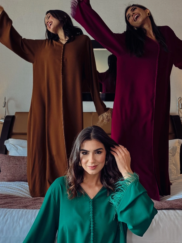 Djellabas avec Détails en Plumes Yassandyass