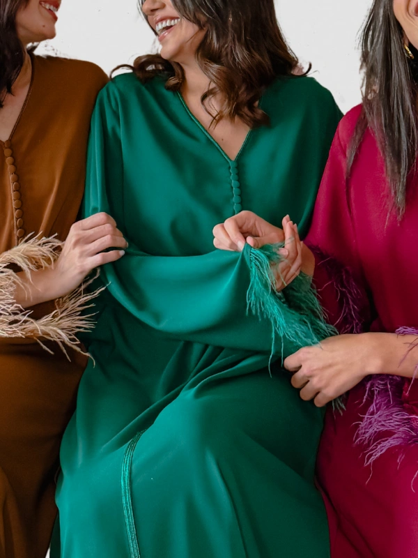 Djellabas avec Détails en Plumes Yassandyass