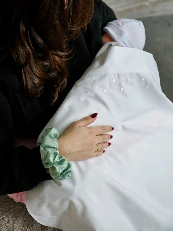 Drap-de-Naissance-Brodé-Ton-sur-Ton-Bambidou