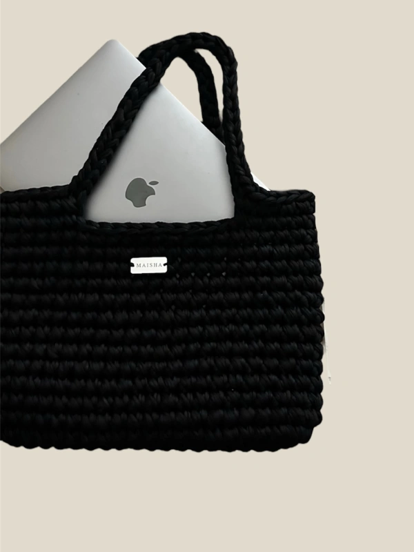 Le Ito-Noir Studio-Maisha