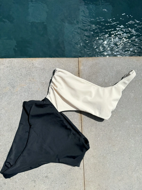 Maillot de bain blanc noir asymetrique Fitdose