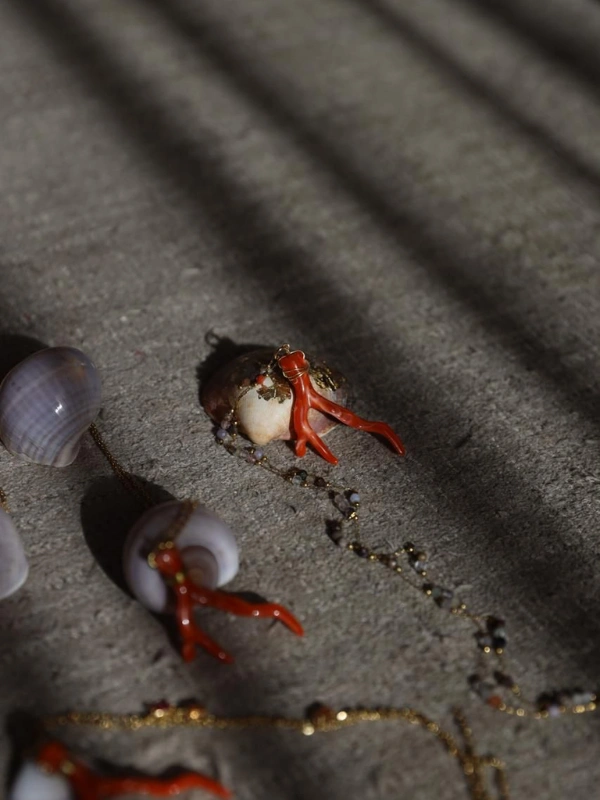 Sautoir Corail et Perles Naturelles Magenta Jewellery﻿