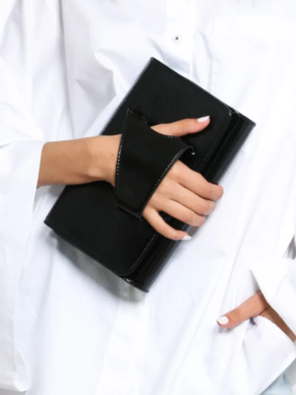 Beretta-noir-vernis-La-bedouine.