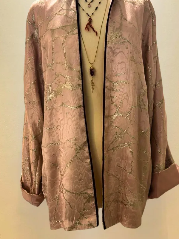 Haori-en-Brochet-Rose-Poudre-Magenta