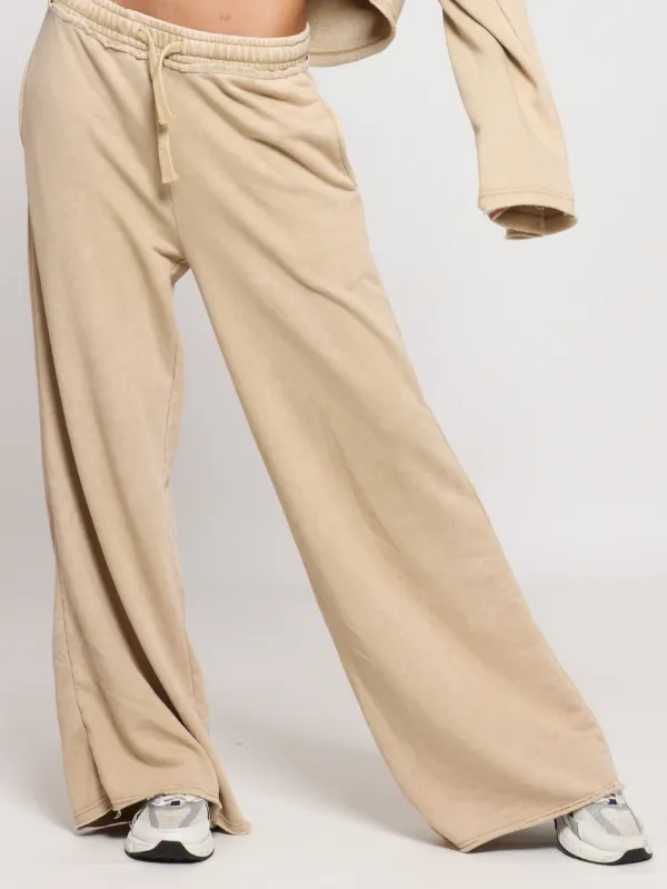 LAZARE-Sand-La-Bedouine