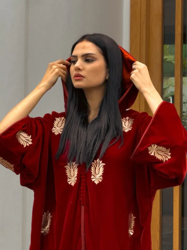 Djellaba-en-velours-brodee-YASYAS
