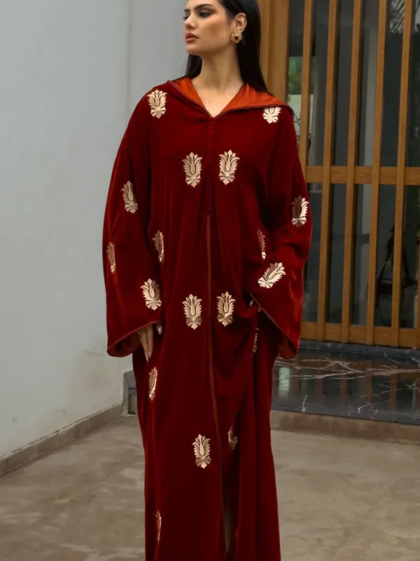 Djellaba-en-velours-brodee-YASYAS