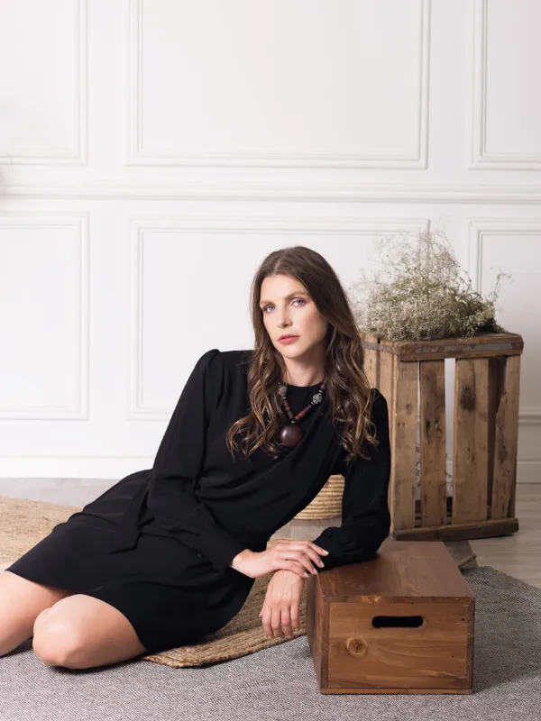 NELYA-LA-PETITE-ROBE-NOIRE-AliceMathis