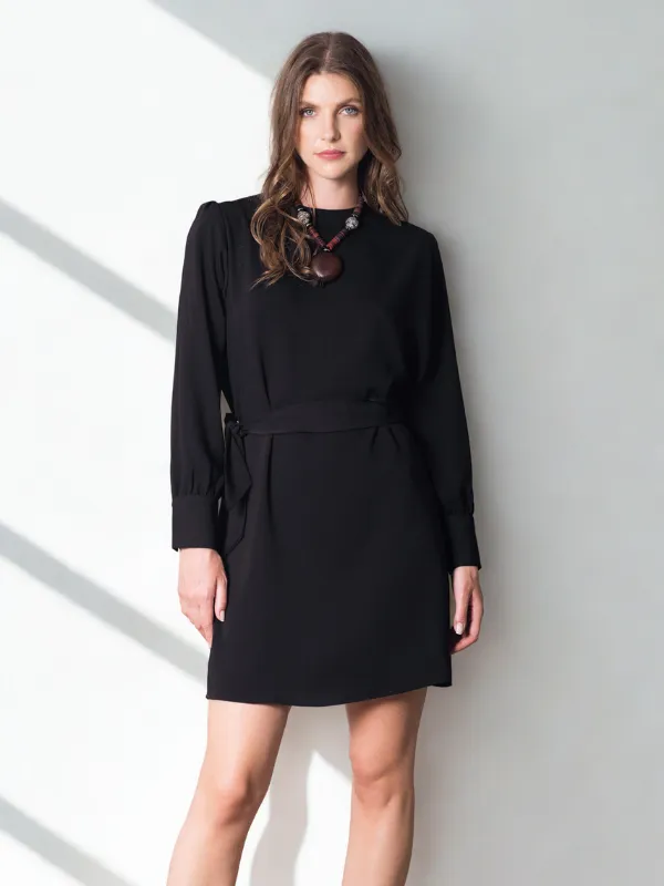 NELYA-LA-PETITE-ROBE-NOIRE-AliceMathis