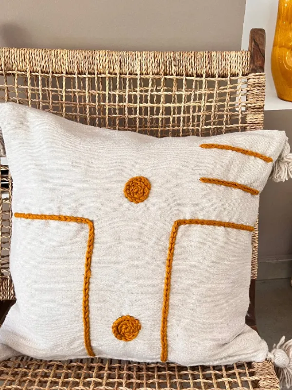 Housse-de-Coussin-a-pompons-creme-moutarde-Ajbir