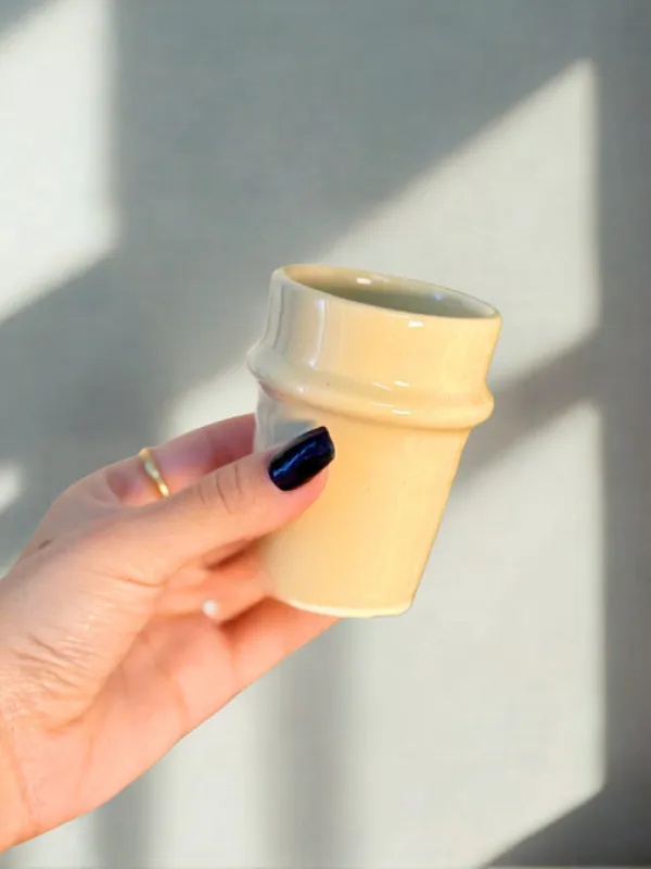 Petit-verre-beldi-en-ceramique-artisanale-beige-Ajbi