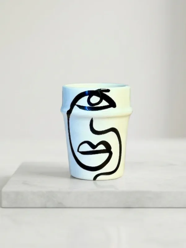 Verre-artisanal-Oudm-noir-Ajbir