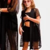 - Kimono à la coupe universelle et son shorty taille haute, style estival en tissu ultra frais, disponible en version matchy matchy Fillette et Maman.