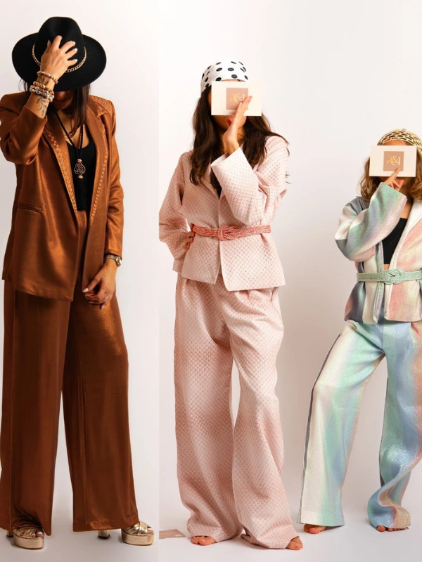 Laissez-vous séduire par le Tailleur veste-pantalon, avec un tombé fluide et aérien, fusion parfaite entre le vestiaire contemporain et le savoir-faire artisanal marocain. Conçu dans une matière fluide et stretch, il offre un confort absolu tout en épousant divinement les lignes de votre corps. Un confort extensible sans compromis sur le glamour.