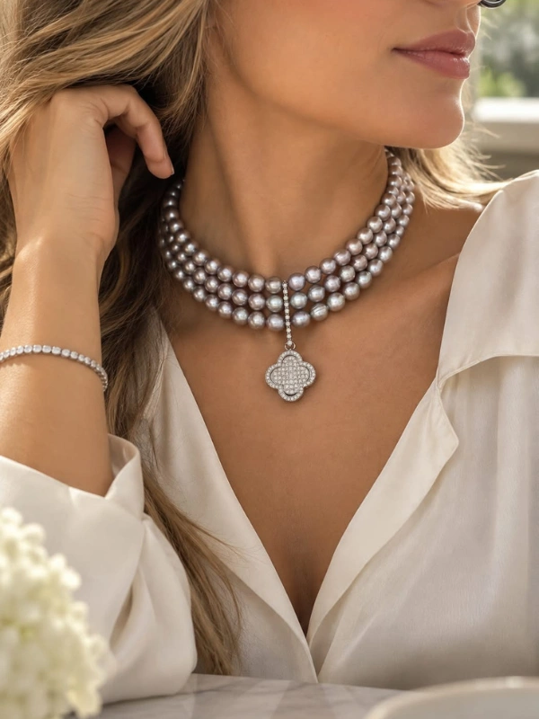 Collier Trèfle Perlé Gris