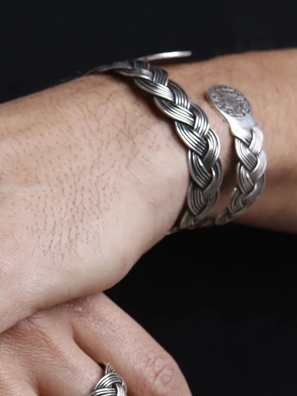 Bracelet tressé en pièces amazighes – Image 3