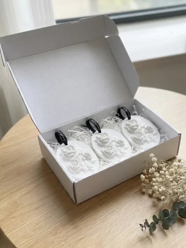 Coffret de 3 suspensions parfumables en plâtre – Roses