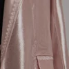 Laissez-vous séduire par le Tailleur veste-pantalon, avec un tombé fluide et aérien, fusion parfaite entre le vestiaire contemporain et le savoir-faire artisanal marocain. Conçu dans une matière fluide et stretch, il offre un confort absolu tout en épousant divinement les lignes de votre corps. Un confort extensible sans compromis sur le glamour.