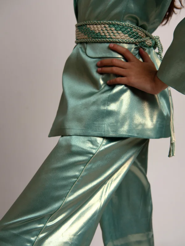 L'élégance miniature, le glamour en héritage. Découvrez l’Ensemble POSH, une création contemporaine et audacieuse pensée pour faire scintiller vos plus beaux moments, disponible en version Matchy-Matchy pour les duos de sœurs et les complicités Maman-Princesse.