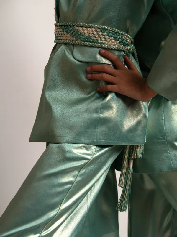 L'élégance miniature, le glamour en héritage. Découvrez l’Ensemble POSH, une création contemporaine et audacieuse pensée pour faire scintiller vos plus beaux moments, disponible en version Matchy-Matchy pour les duos de sœurs et les complicités Maman-Princesse.