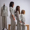L'élégance miniature, le glamour en héritage. Découvrez l’Ensemble SILVA, une création brillante et audacieuse pensée pour faire scintiller vos plus beaux moments, disponible en version Matchy-Matchy pour les duos de sœurs et les complicités Maman-Princesse.