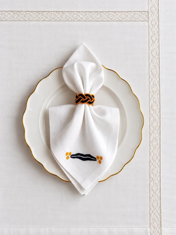 Nappe en lin blanc et dentelle et ses 6 serviettes brodées fée a tanger irthy – Image 3